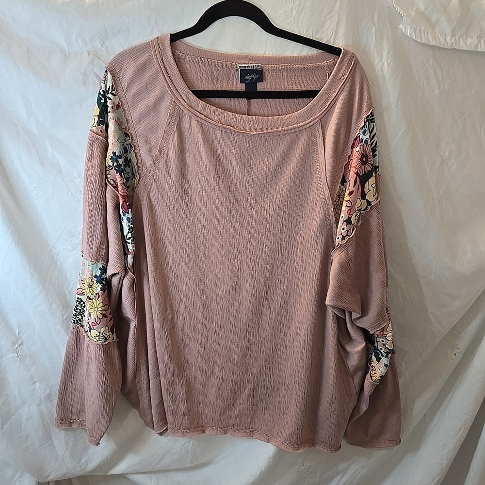 Daytrip Raw Edge Textured Long Sleeve Shirt Mauve Floral Accents Sz XL Oversized
